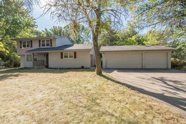 5352 Eagle Creek BLVD, Shakopee, MN 55379