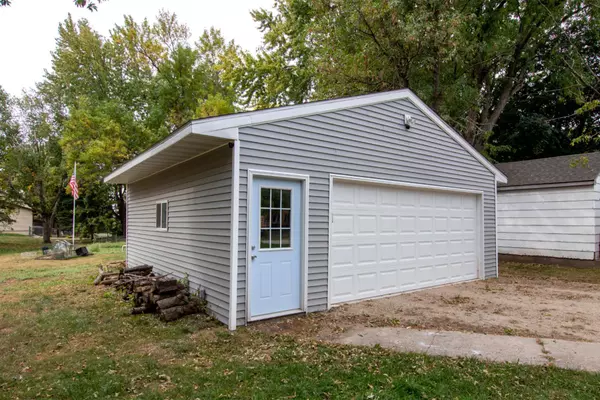 Hutchinson, MN 55350,36 5th AVE NE