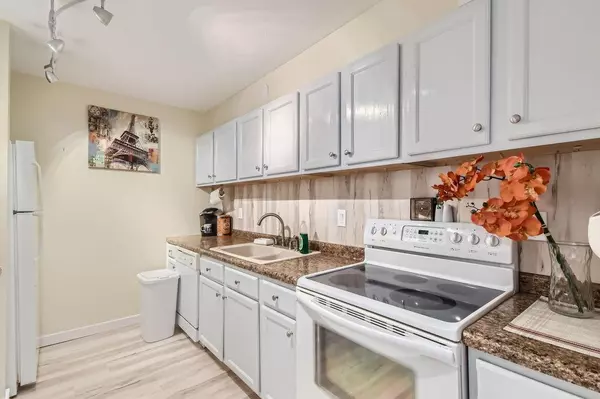 Edina, MN 55435,6423 Colony WAY #2H