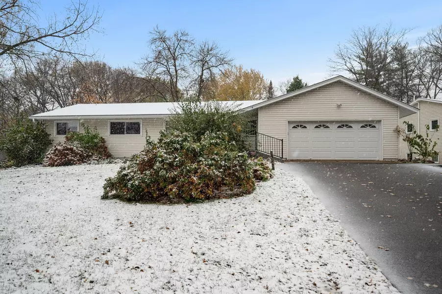 7245 Timber LN N, Maple Grove, MN 55369