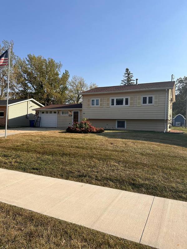 205 2nd ST NE, Dodge Center, MN 55927