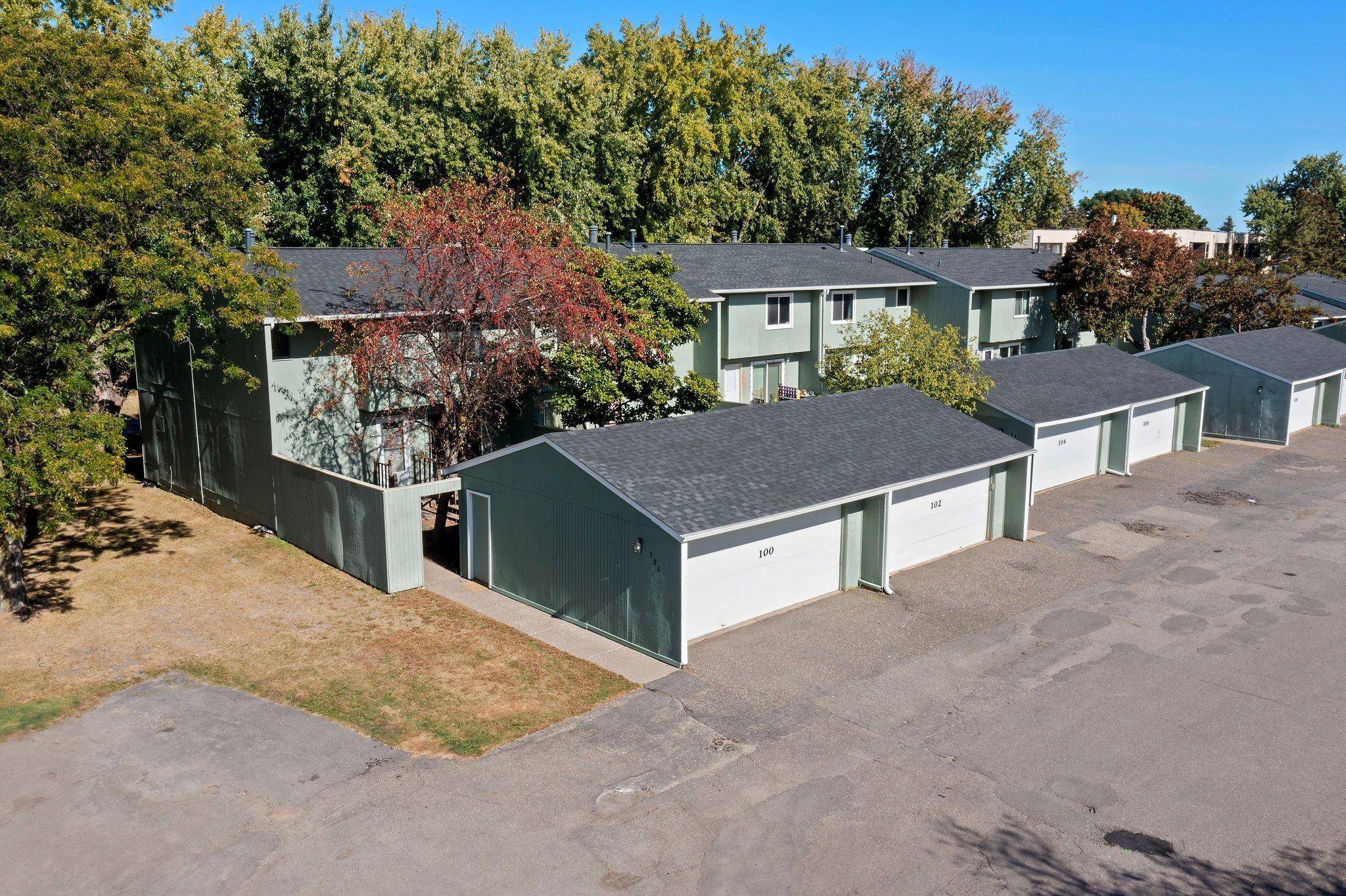 Little Canada, MN 55117,100 Canabury CT