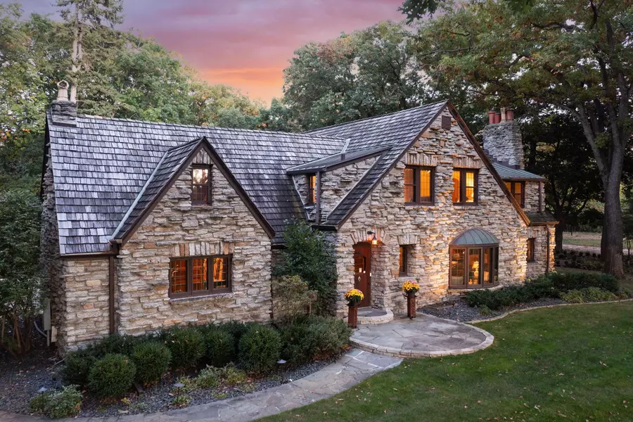 5117 Schaefer RD, Edina, MN 55436