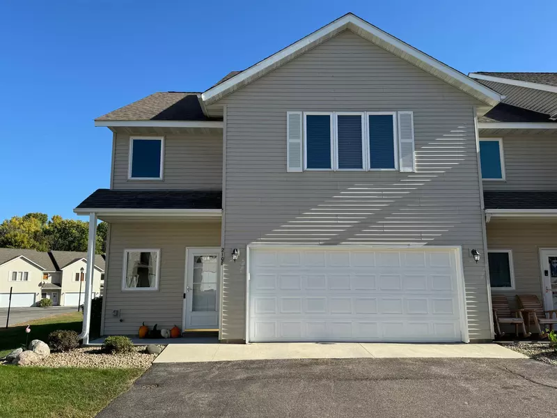 2108 Hemlock TRL, North Mankato, MN 56003