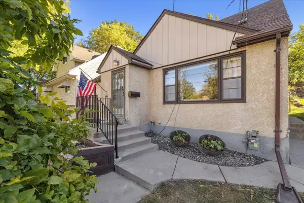 2710 Mcnair DR N, Robbinsdale, MN 55422