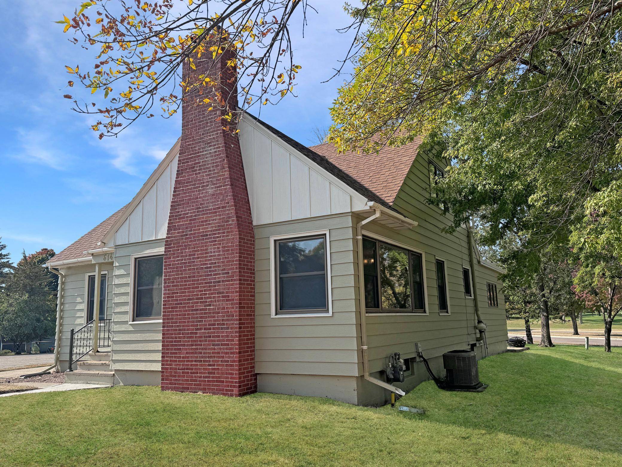 Marshall, MN 56258,614 S 4th ST