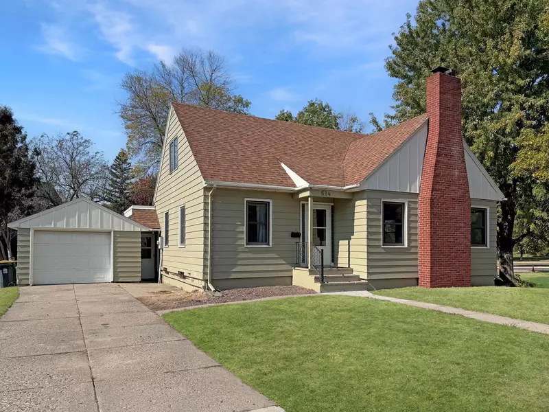 614 S 4th ST, Marshall, MN 56258