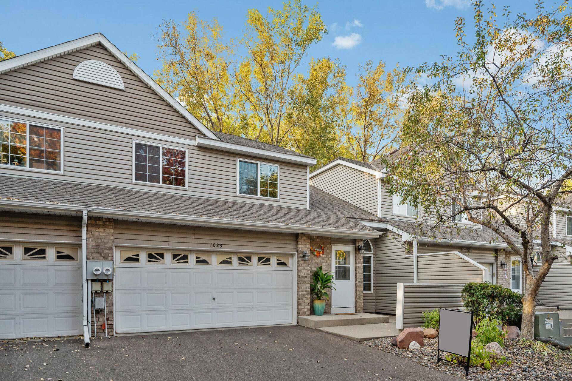 1023 Fillmore CIR NE, Fridley, MN 55432
