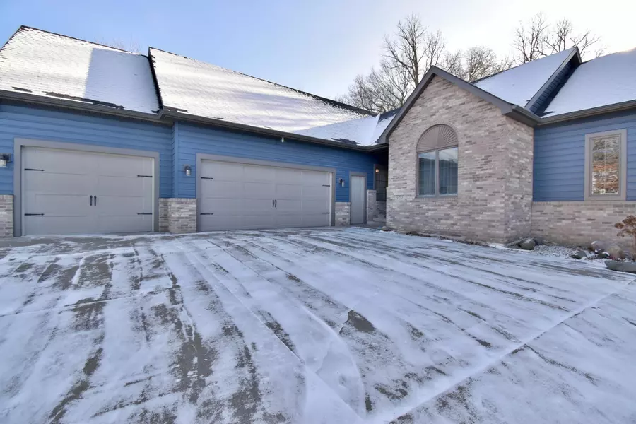 902 Wildflower LN, Sauk Rapids, MN 56379