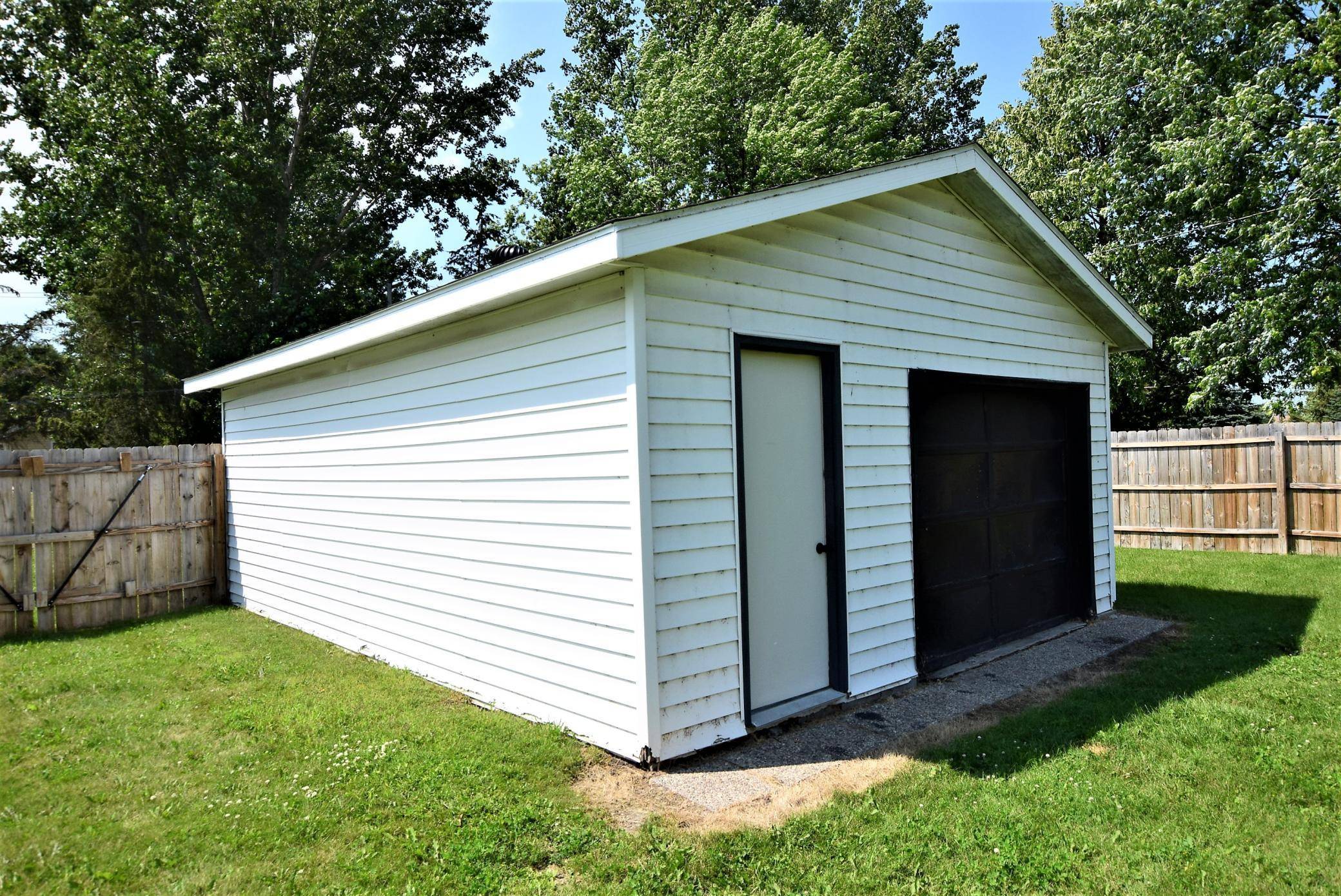 Roseau, MN 56751,313 10th AVE NE
