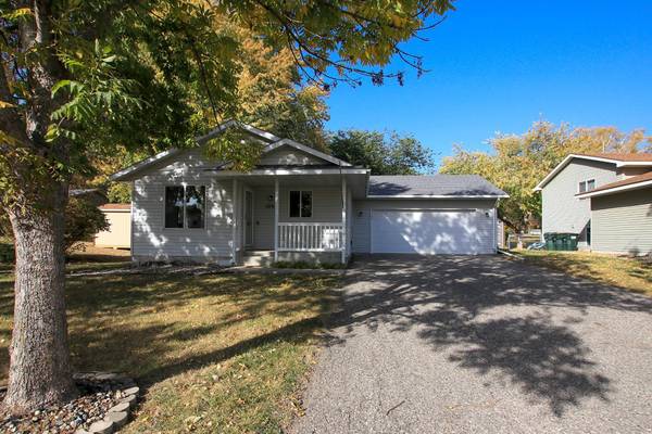 1063 8th AVE NW, Hutchinson, MN 55350