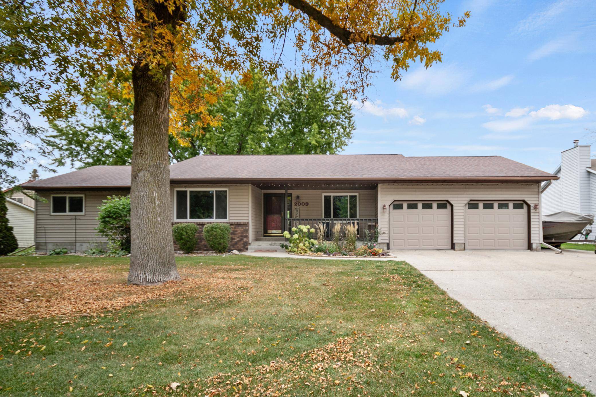 2009 Greenwood DR, Owatonna, MN 55060
