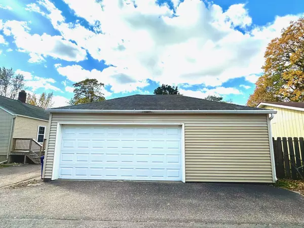 New Ulm, MN 56073,716 4th ST S