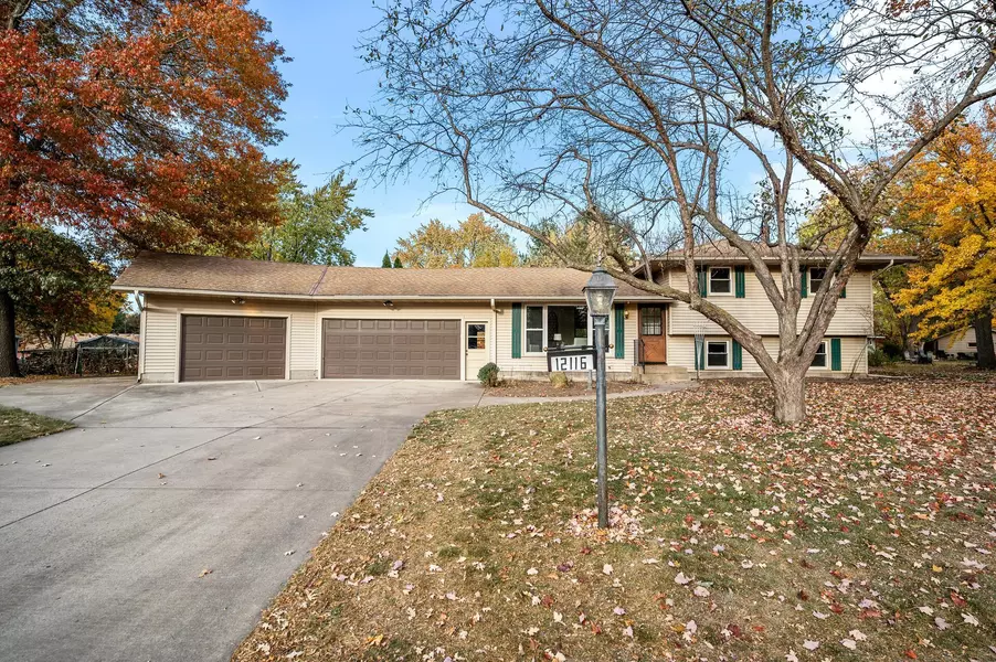 12116 Hampshire CIR N, Champlin, MN 55316