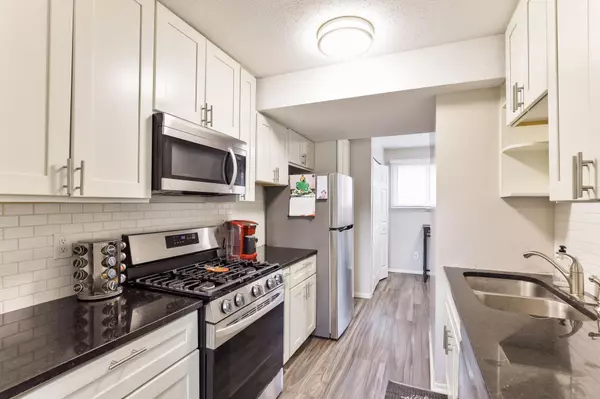 Burnsville, MN 55337,22 River Woods LN