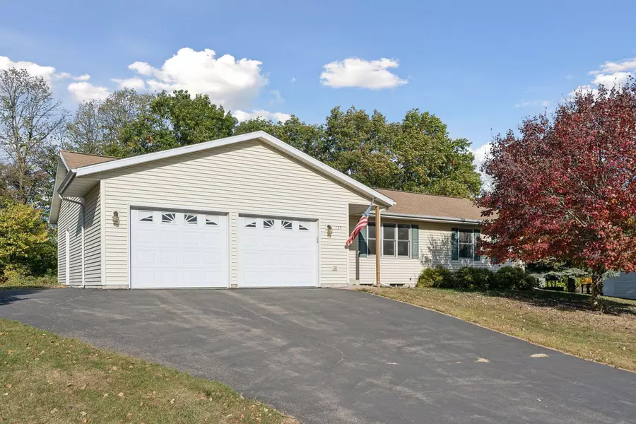 135 Sunset DR, Henderson, MN 56044