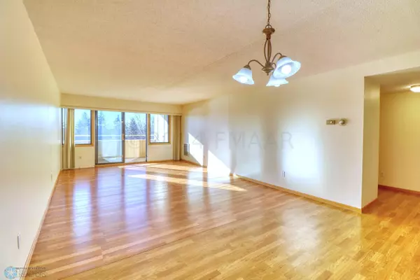 Moorhead, MN 56560,105 3RD ST N #309