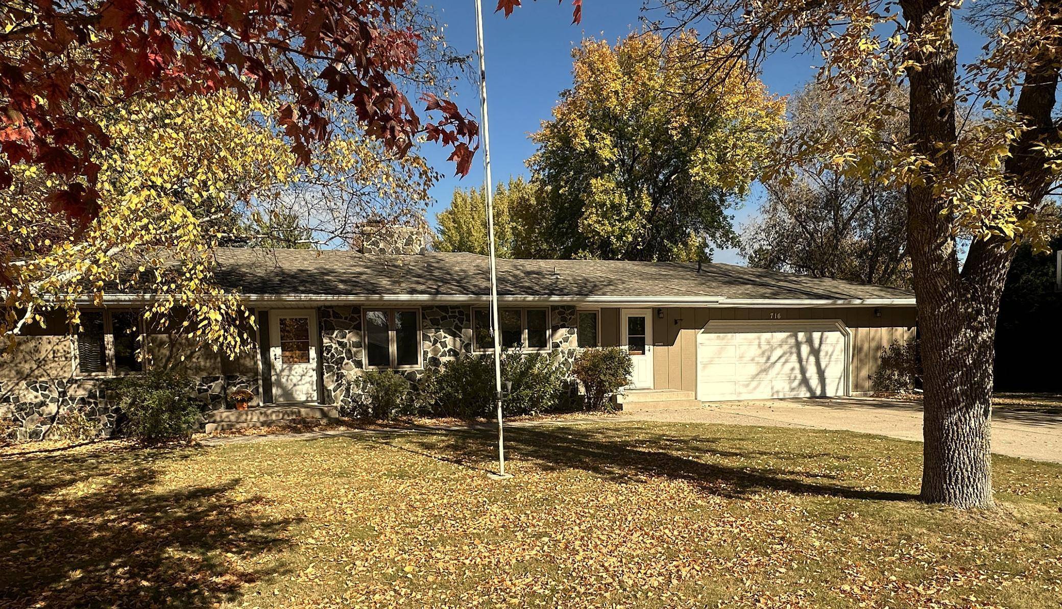 716 Nissen ST,  Alexandria,  MN 56308
