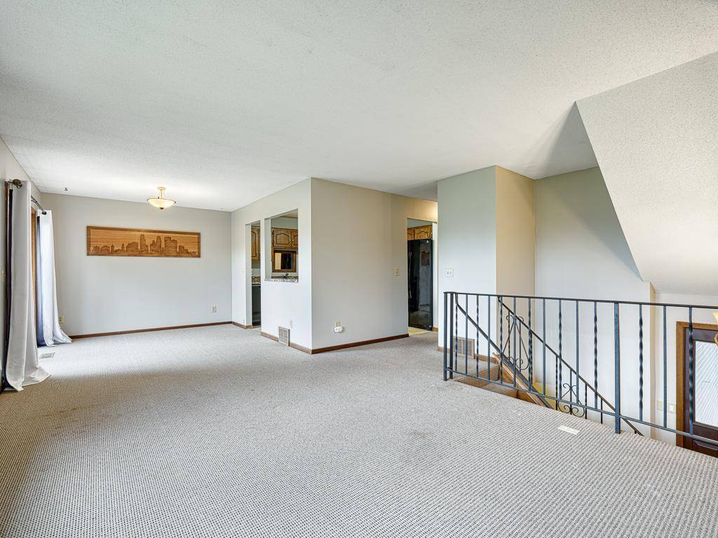 Blaine, MN 55434,546 Clover Leaf Pkwy NE