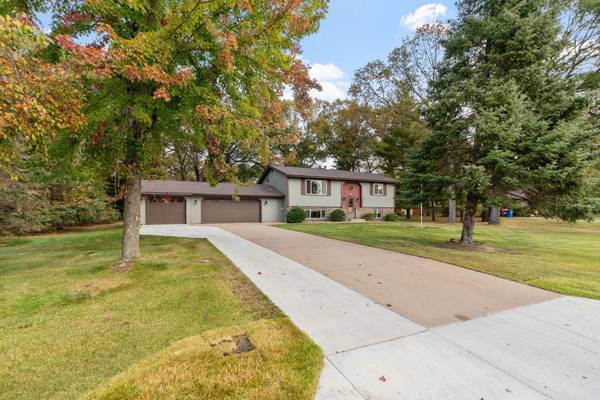 1450 32nd AVE SW, Cambridge, MN 55008