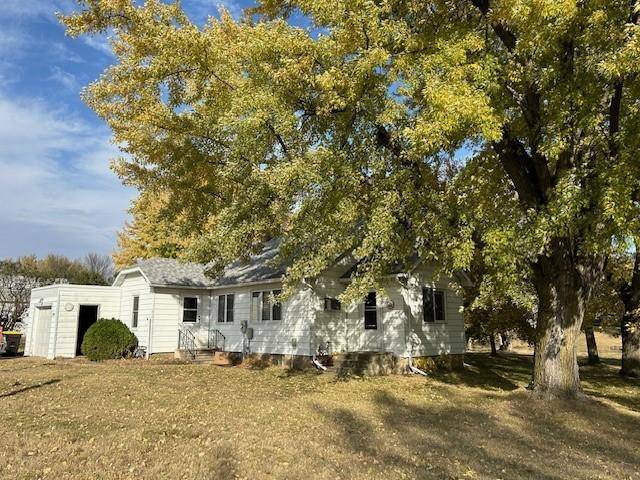 2011 4th AVE, Windom, MN 56101