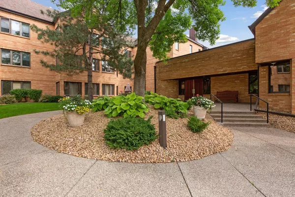 1830 Eagle Ridge DR #3005, Mendota Heights, MN 55118