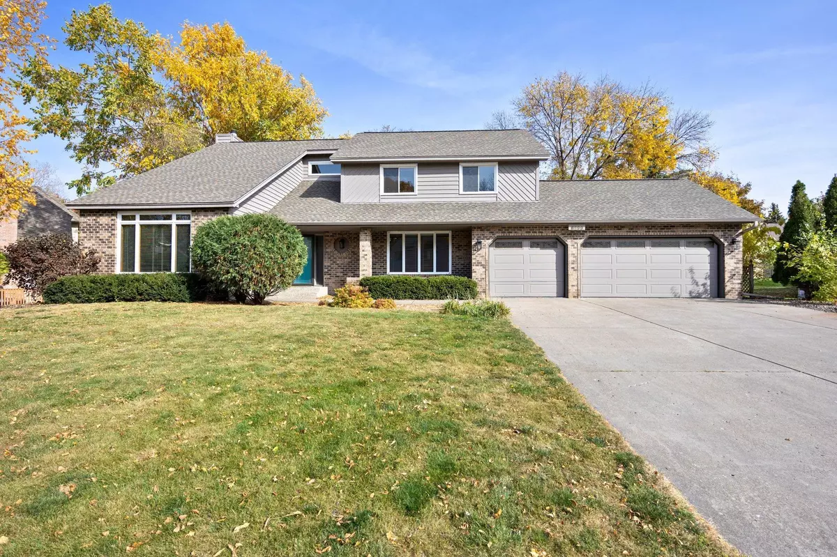 Eden Prairie, MN 55347,8899 Flesher CIR