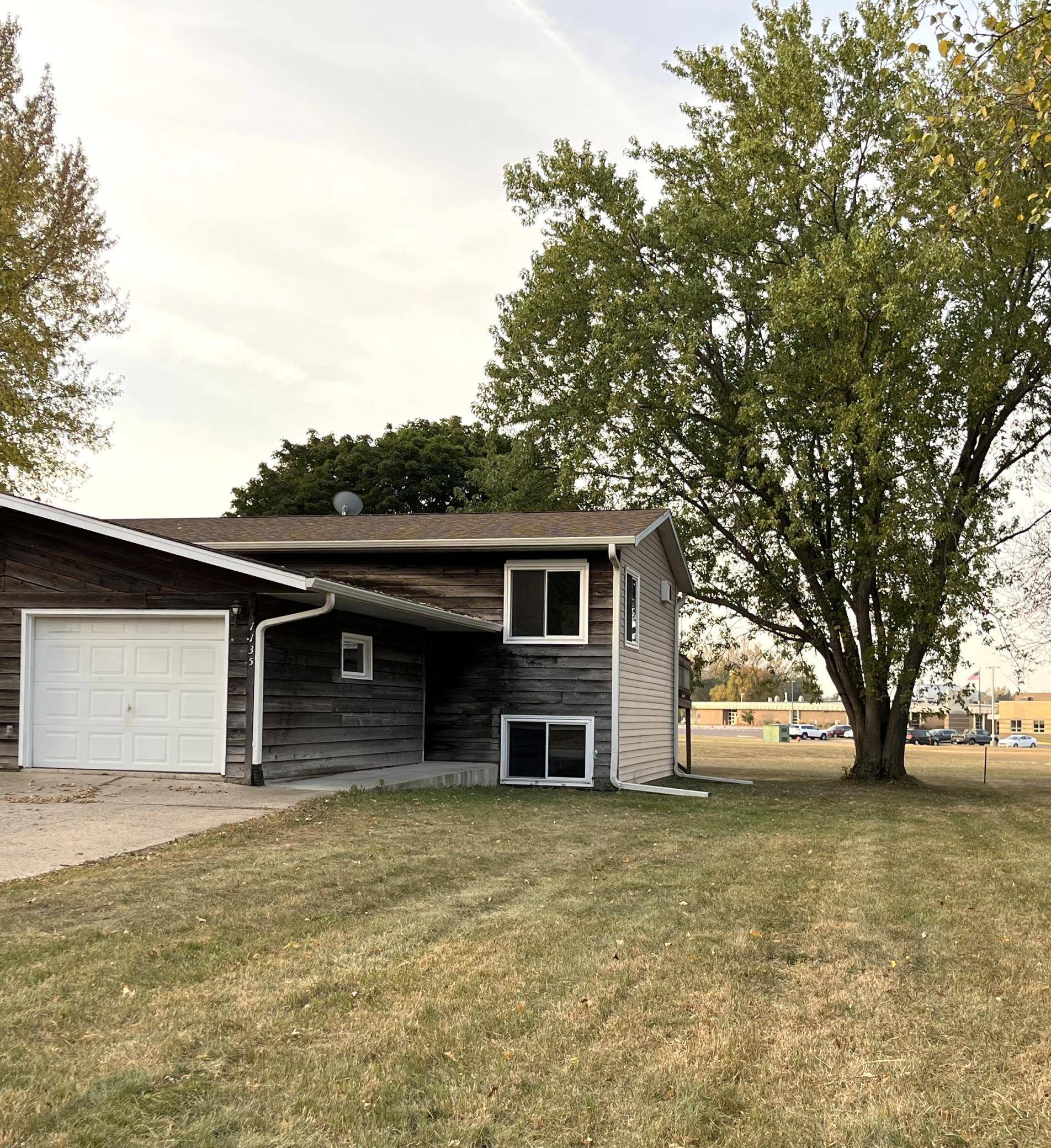 Windom, MN 56101,1135 20th ST