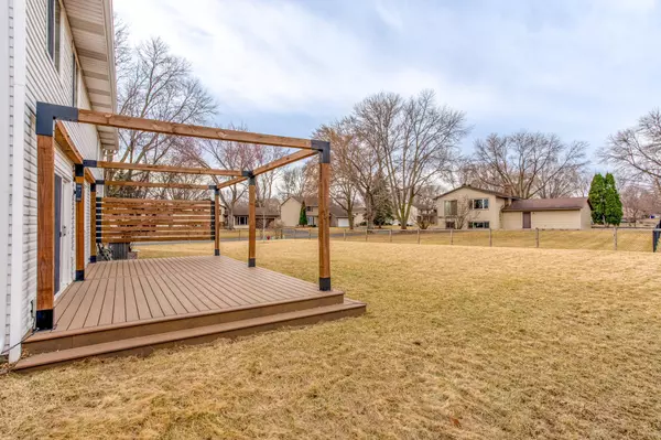 Maple Grove, MN 55369,10701 Zopfi WAY E