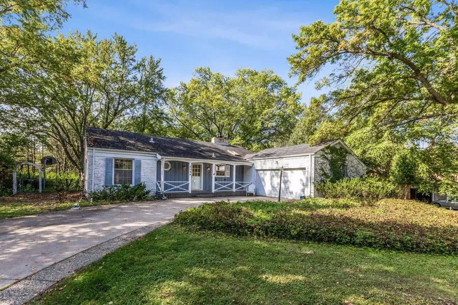 6080 Stoneybrook DR, Minnetonka, MN 55345