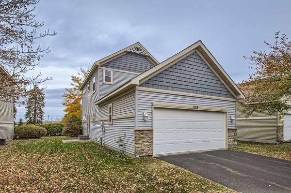 1029 Monroe CIR, Anoka, MN 55303