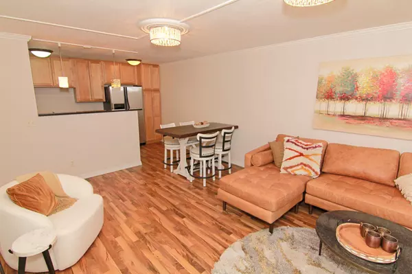 Minneapolis, MN 55408,3120 Hennepin AVE #107