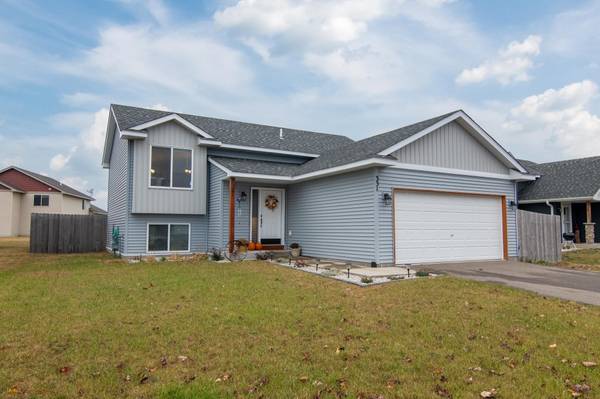 331 Ladd LN, Osceola, WI 54020