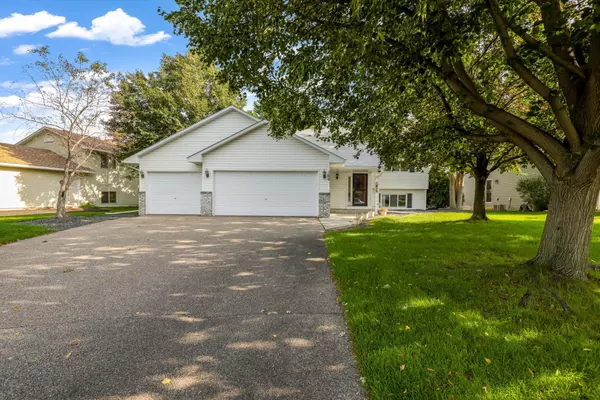 169 Foxglove LN, Shakopee, MN 55379