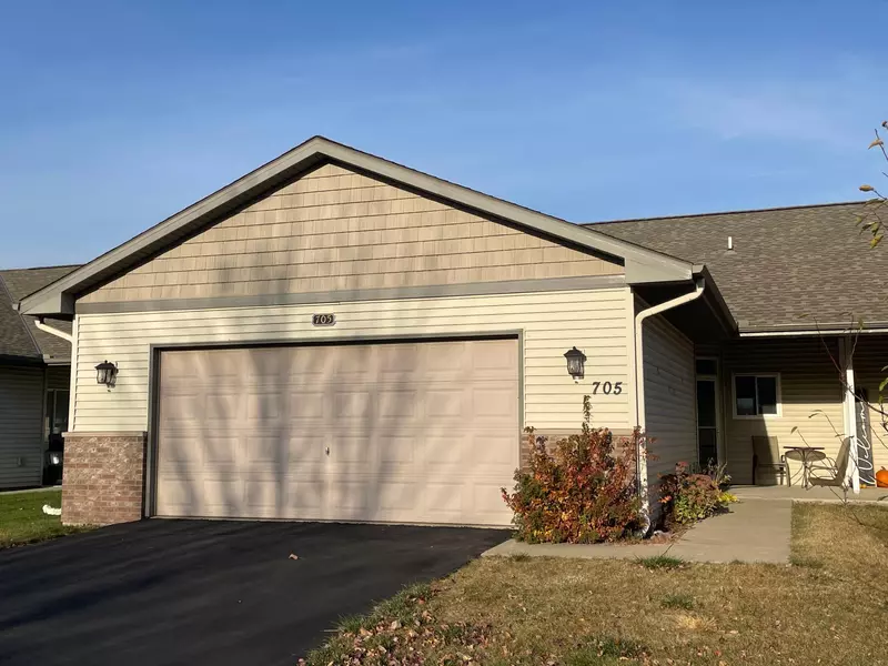 705 Danielson CT, Maple Lake, MN 55358