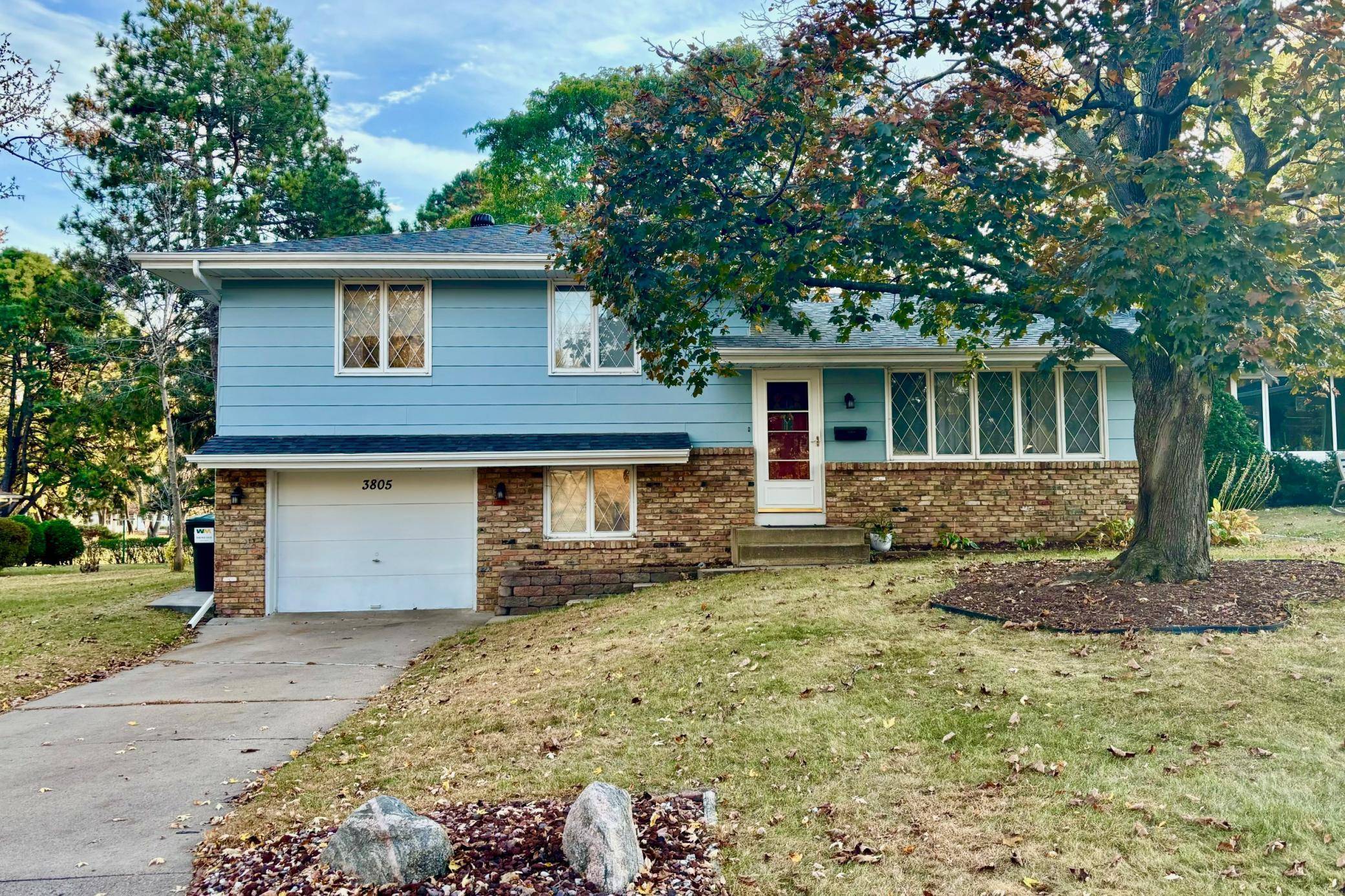 3805 46th AVE N, Robbinsdale, MN 55422