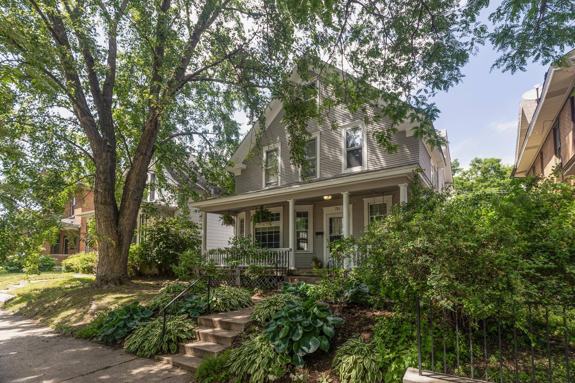 Saint Paul, MN 55106,711 Geranium AVE E