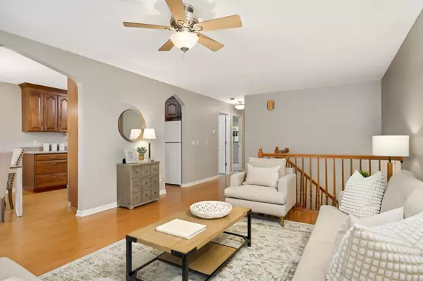 Woodbury, MN 55125,1093 Hillcrest DR