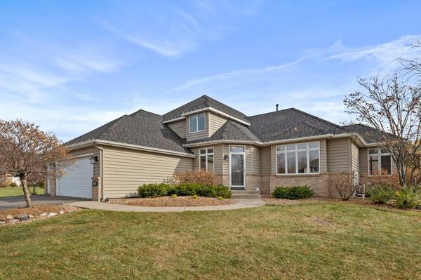 8522 Upland LN N, Maple Grove, MN 55311