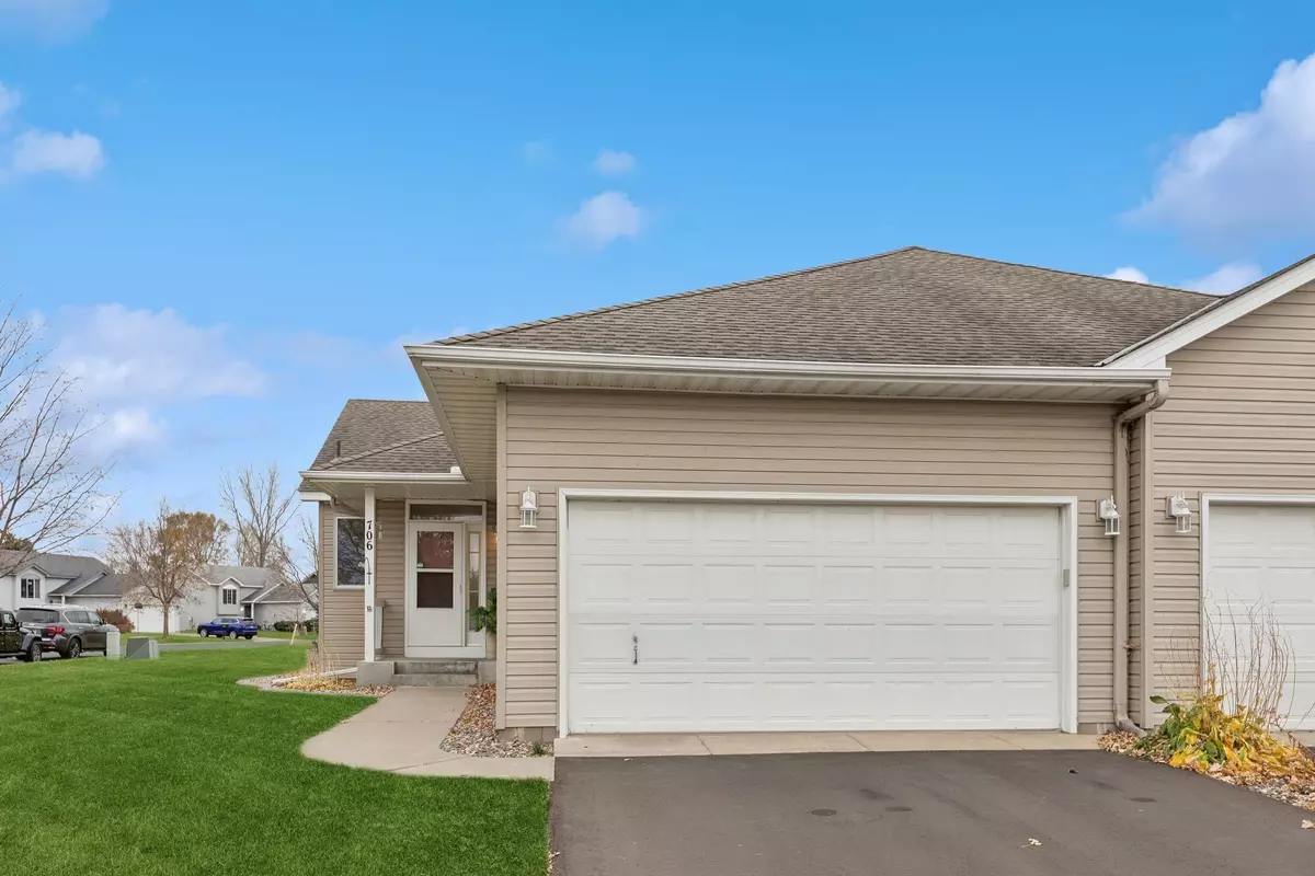 Shakopee, MN 55379,706 Regent DR