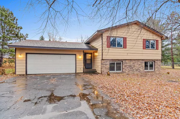 5827 Red Fox RUN, North Branch, MN 55056