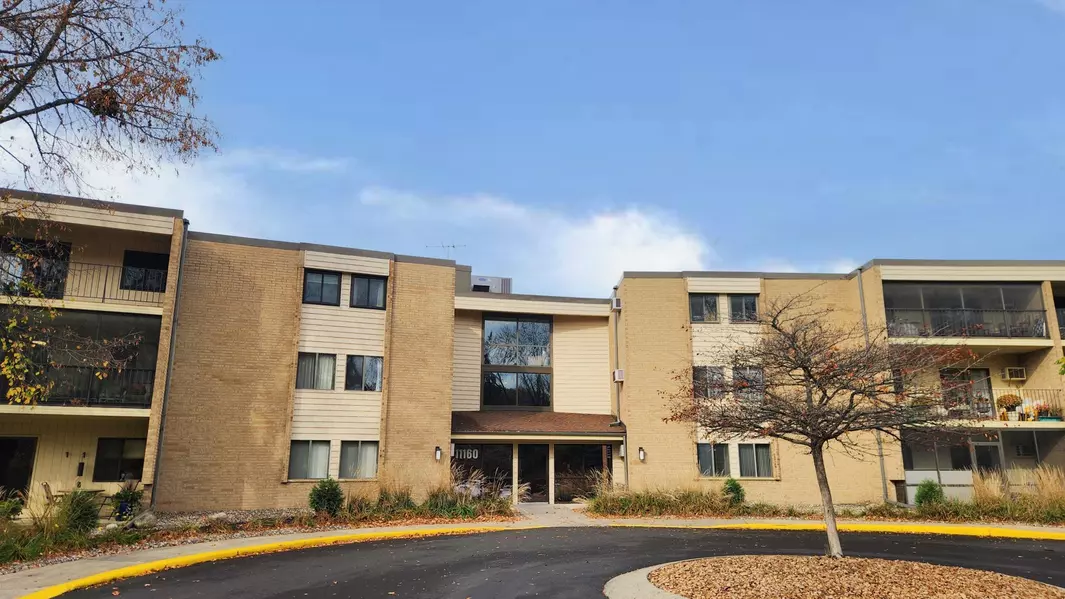 11160 Anderson Lakes Pkwy #313, Eden Prairie, MN 55344