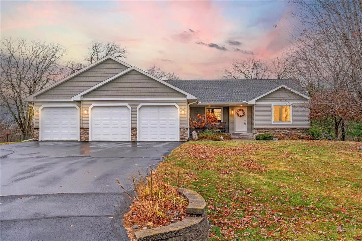 New Richmond, WI 54017,1201 Peninsula RD