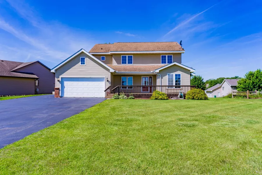 1002 Bluestem LN, Lester Prairie, MN 55354