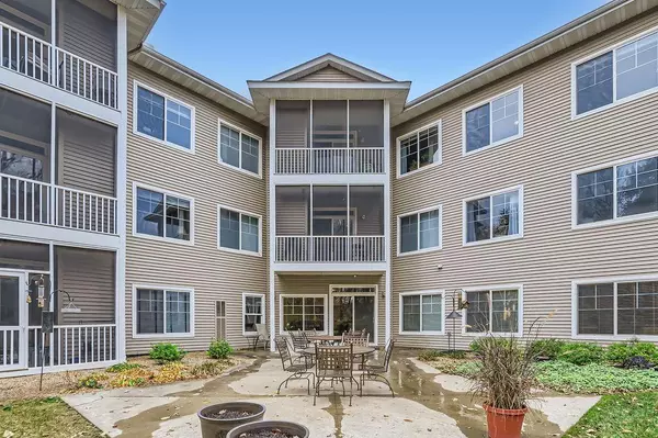 110696 Village RD #305,  Chaska,  MN 55318