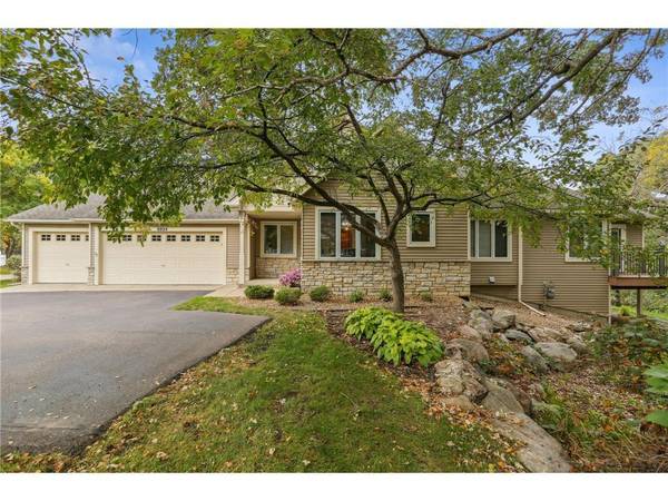 8824 Stonebrooke TRL, Woodbury, MN 55125