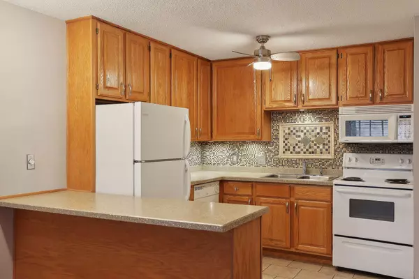 391 Grand AVE #305,  Saint Paul,  MN 55102