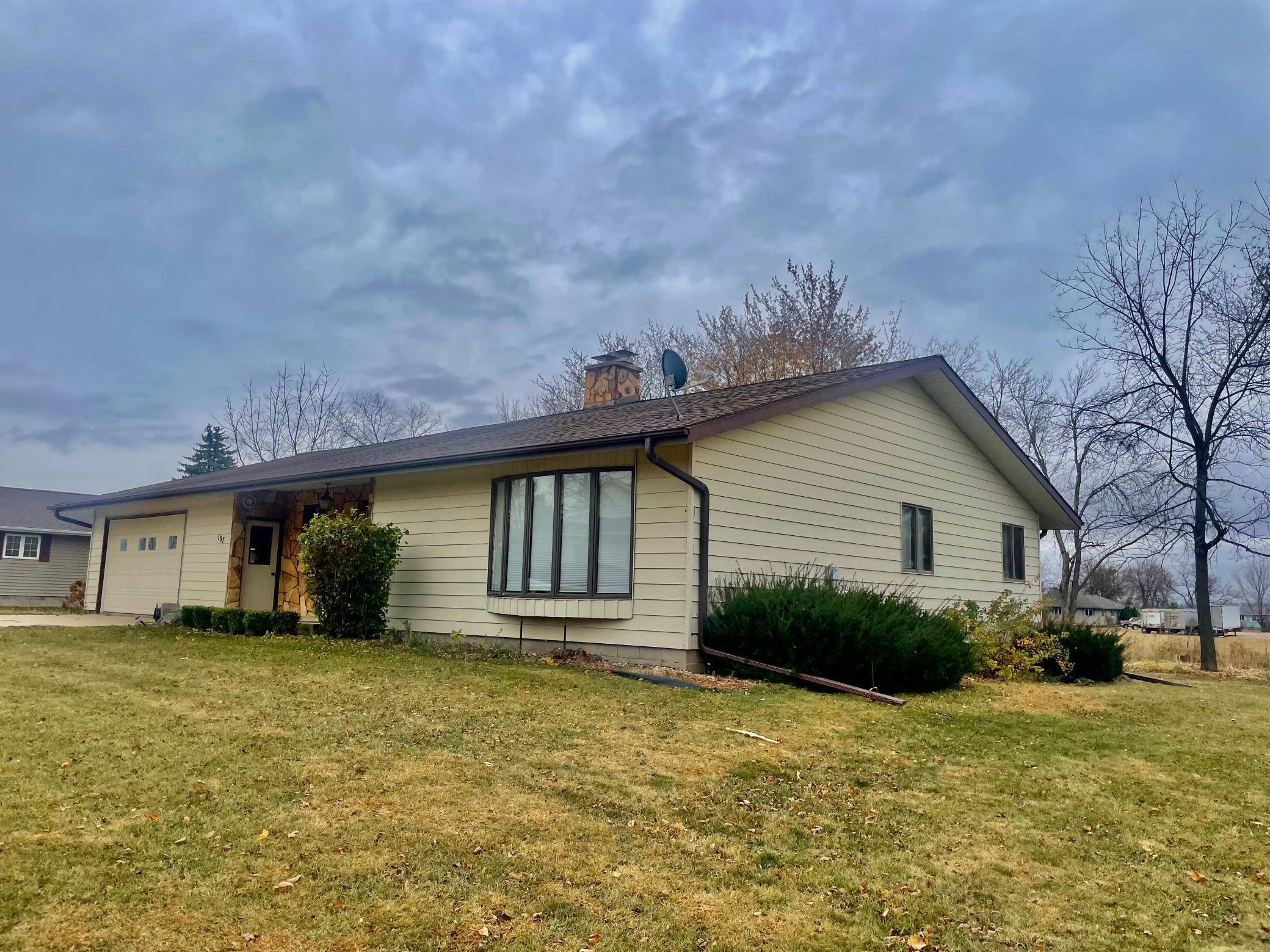 Rushmore, MN 56168,107 Johnsen RD