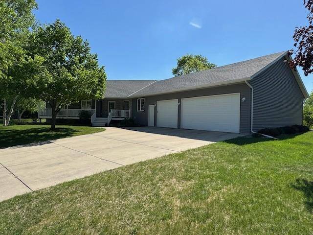 725 Tyler ST SW, Hutchinson, MN 55350