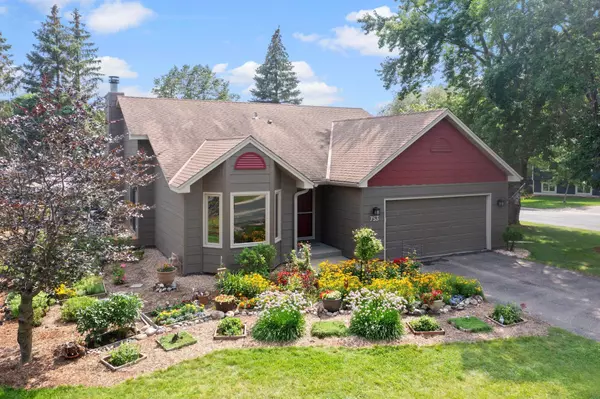 753 Canterbury CIR, Chanhassen, MN 55317